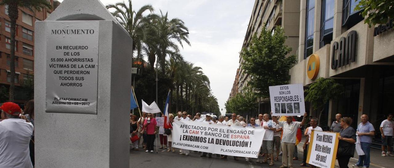 Una de las protestas que protagonizaron los ahorradores que perdieron su dinero con las cuotas de la CAM.