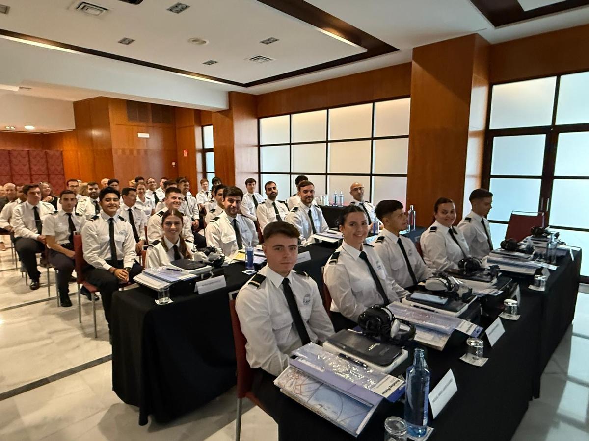 ALUMNOS EN LA PRESENTACION.