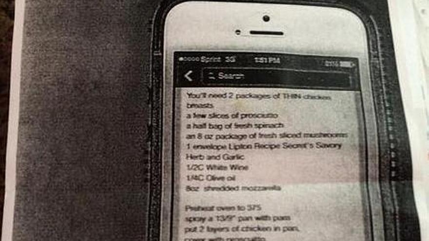 La fotocopia del móvil que la madre envió a su hijo.