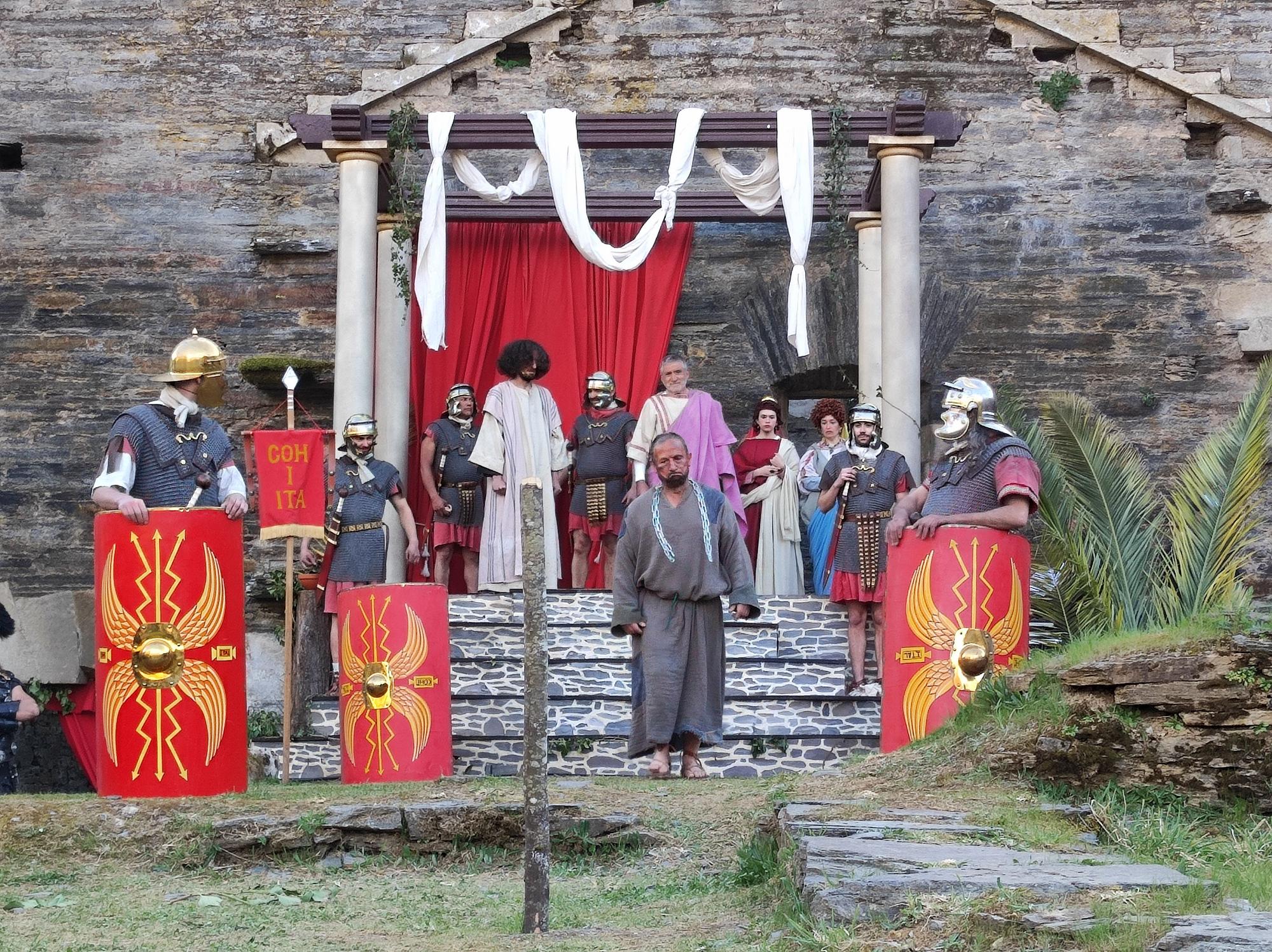 Así es el espectacular vía crucis viviente de Villanueva de Oscos