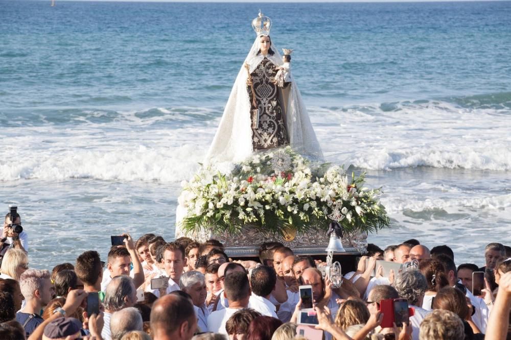 Málaga se rinde a la Virgen del Carmen