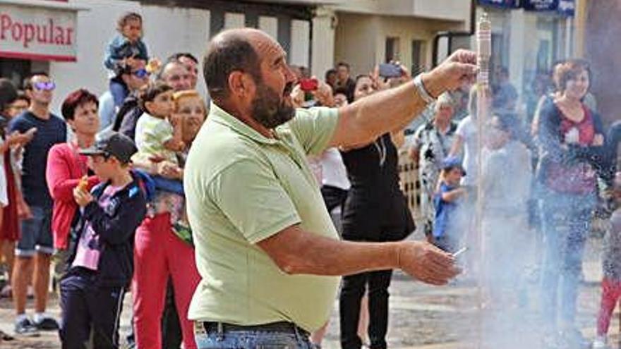 Chupinazo de inicio de fiestas lanzado por Jaime Calvo.