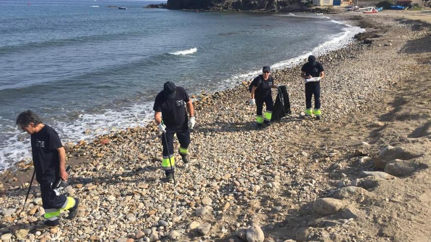 Recogida de basura y puesta a punto de las playas