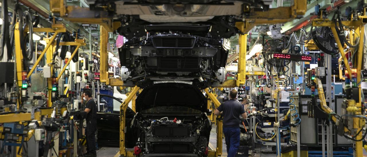 Fabricación de vehículos en Ford Almussafes, el pasado verano.