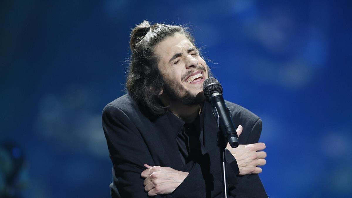 lmmarco38419635 portugal s salvador sobral performs the song  amar pelos doi170919130200