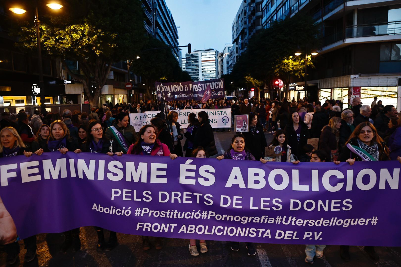 La manifestación del 8M en València, en imágenes