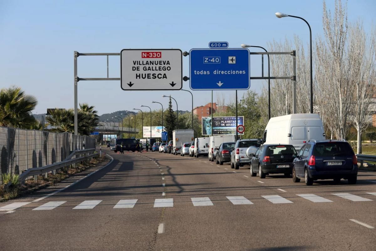 Control policial en al salida de la carretera a Huesca