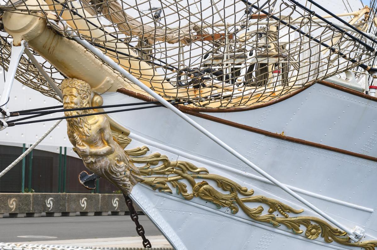 Detalle del mascarón de proa del velero danés