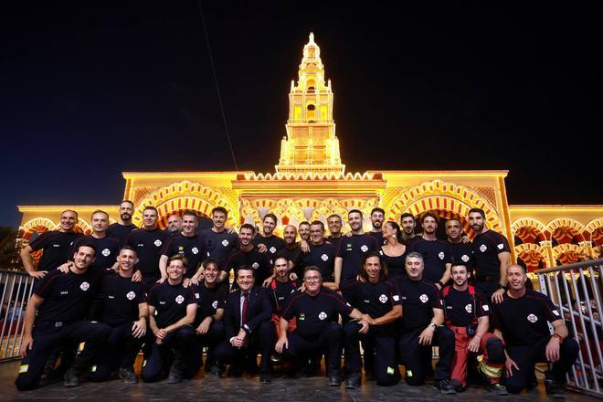 El encendido de la portada de la Feria, el alumbrado especial y los fuegos artificiales, en imágenes