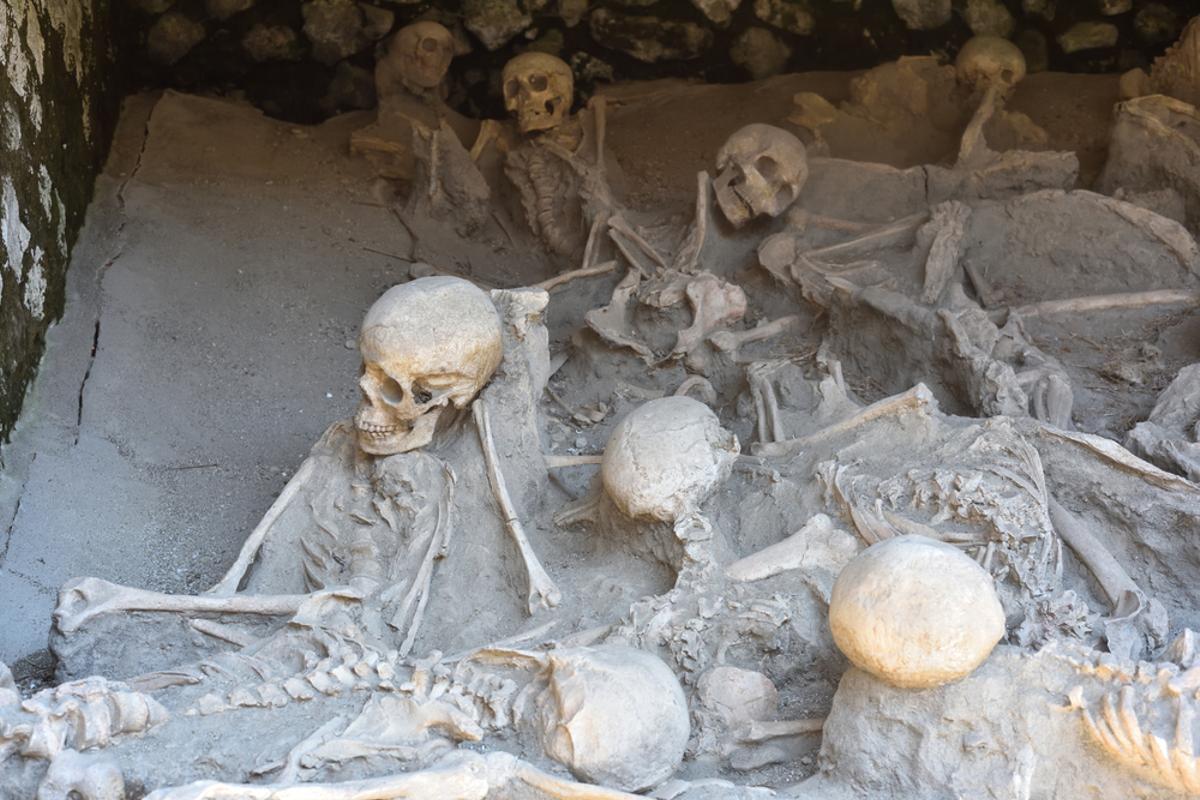 Esqueletos de personas en Herculano muertas por la erupción del Vesubio en el año 79 después de Cristo.