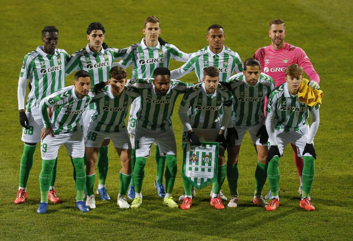 Alineación titular del partido del Real Betis contra el Petrocub en la Conference League en Chisináu (Moldavia).