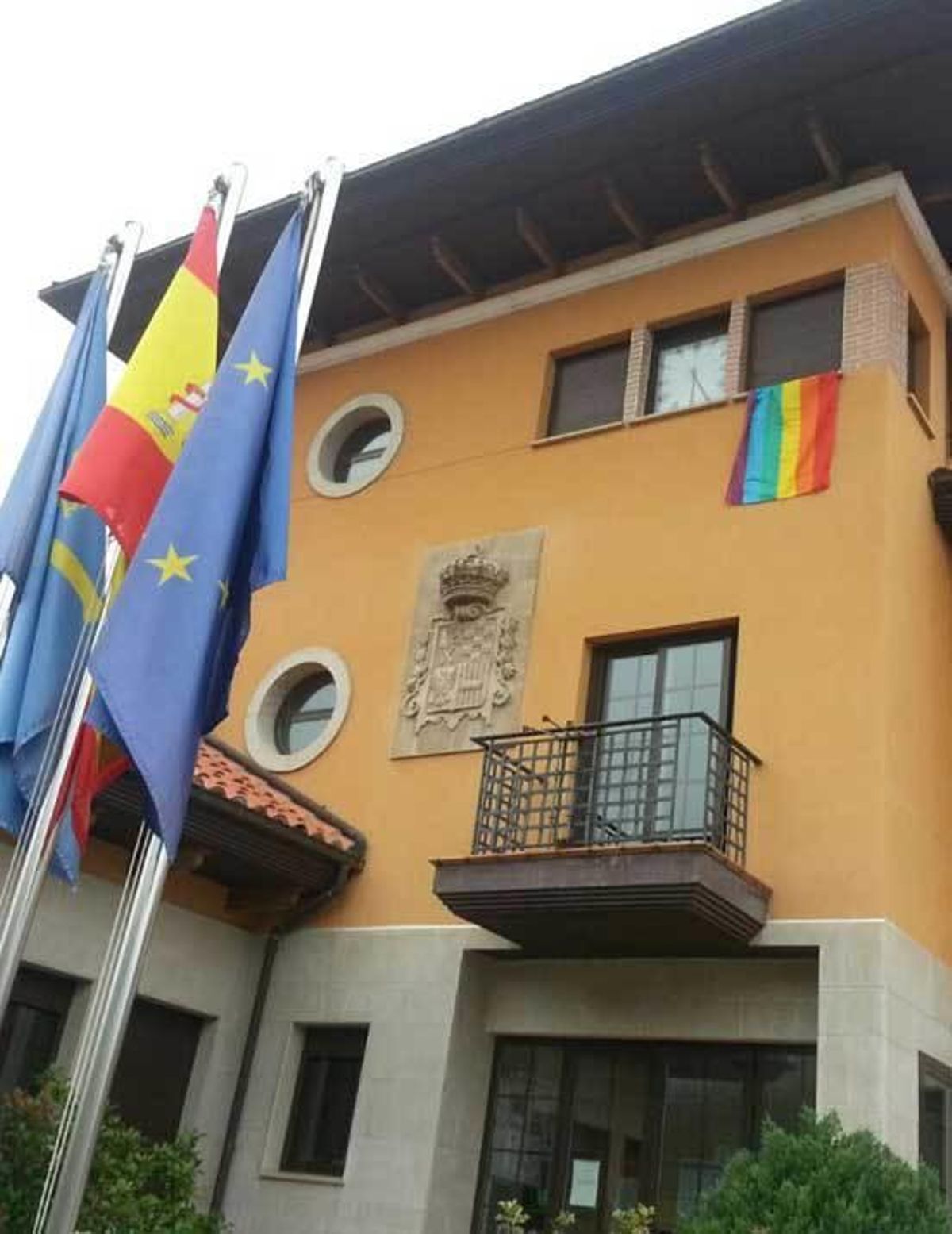 El arcoíris ondea en Siero, Noreña, Carreño y Bimenes