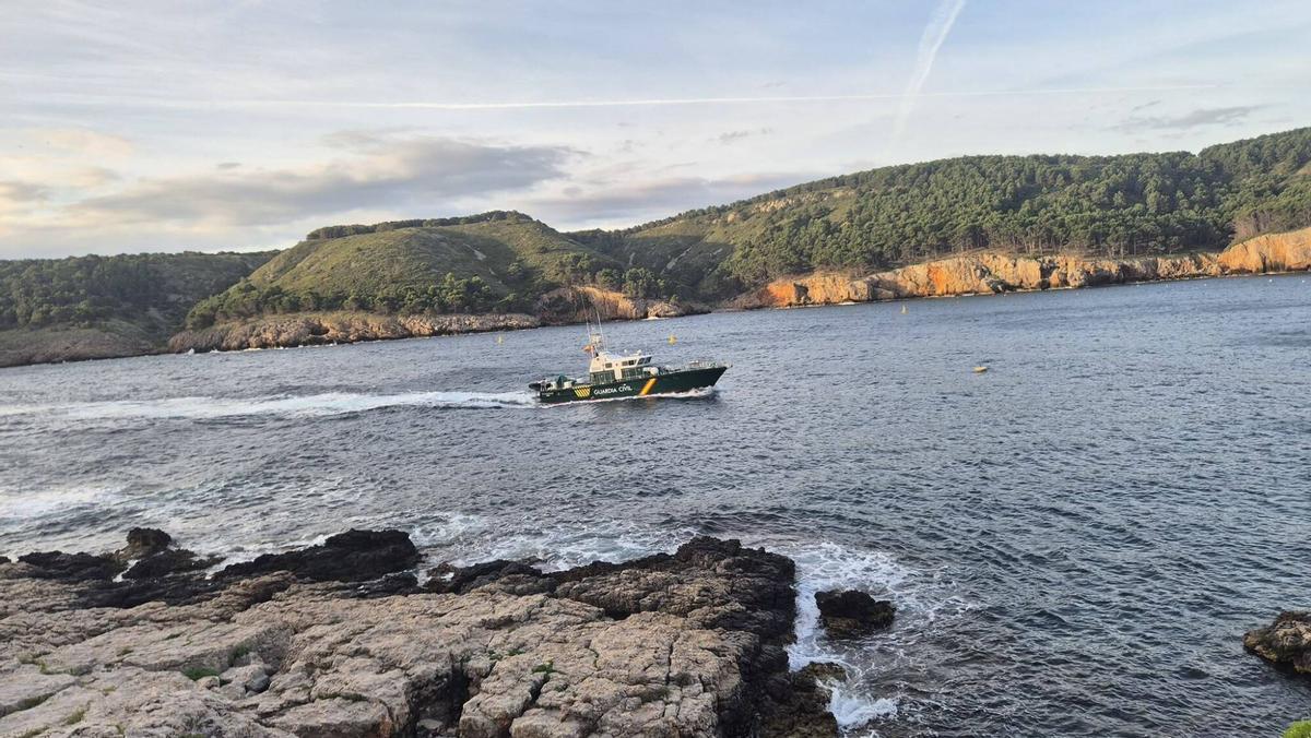 Roses Recerca adolescent 16 anys desaparegut al mar Guàrdia Civil lidera la investigació i dispositiu Salvament Marítim Bombers Policia Local de Roses Mossos dEsquadra