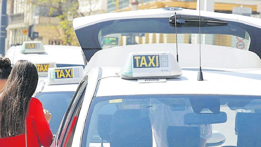 Transporte en Ibiza: Santa Eulària adelanta al 1 de mayo el inicio de los taxis estacionales