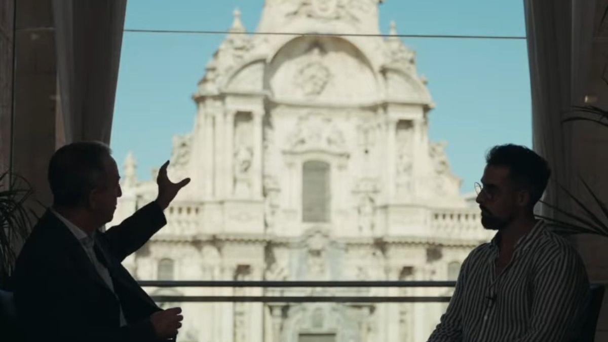 Fotograma Descubre los secretos de la fachada de la Catedral de Murcia en ‘Conversaciones Esenciales’