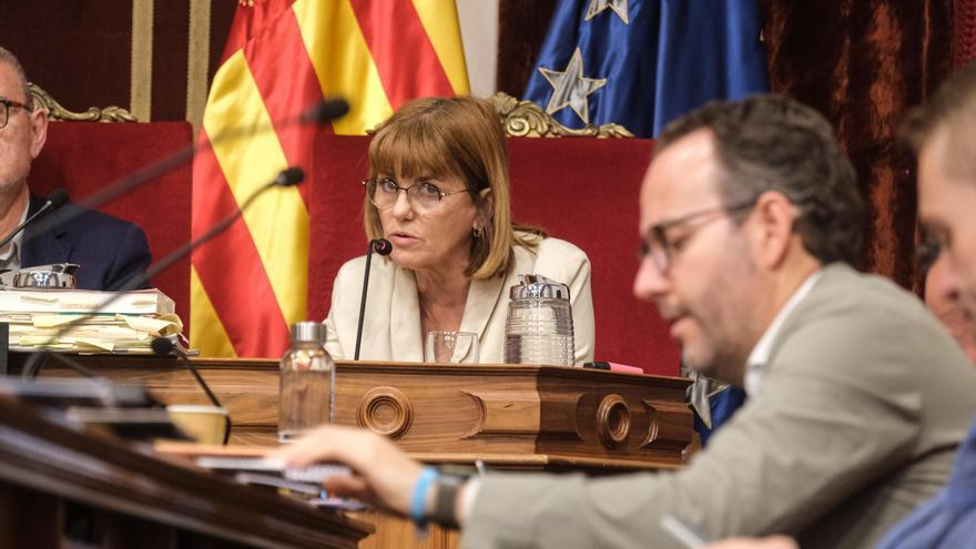 Dos mociones en Elche contra la opa hostil del BBVA ante la soledad de Vox