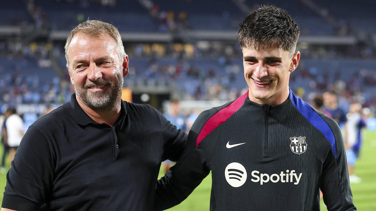 Flick felicita a Víctor tras ser designado el MBV del partido ante el City