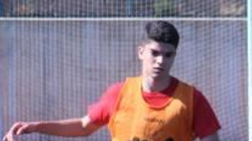 El polivalente futbolista de banda Pablo Monroy reforzará al juvenil A