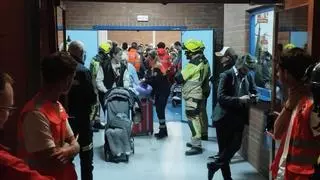 El pabellón de Zaidín, improvisado refugio para 300 pasajeros del AVE: "Utilizamos los tatami de gimnasia rítmica como colchones"
