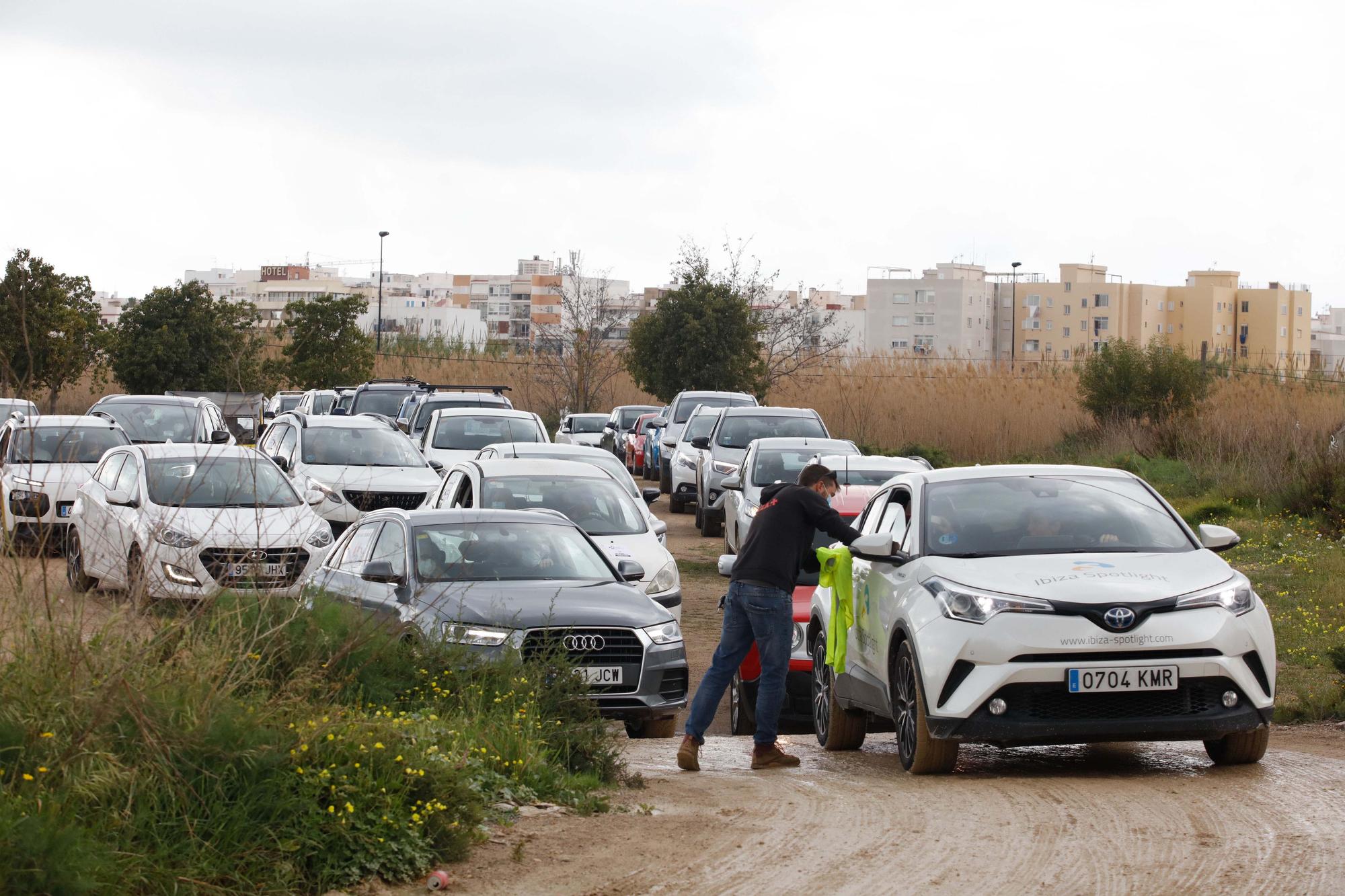 La manifestación motorizada de las patronales de Ibiza congrega a 120 vehículos