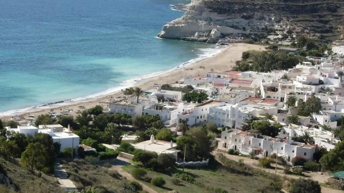 Este es el pueblo costero de Andalucía considerado el más fotogénico.