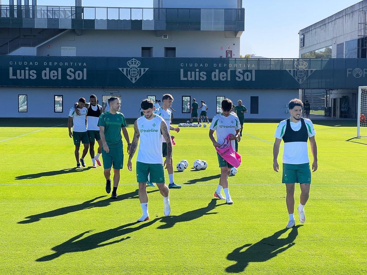Fornals y Troy Parrott, durante el entrenamiento previo al Levante-Betis
