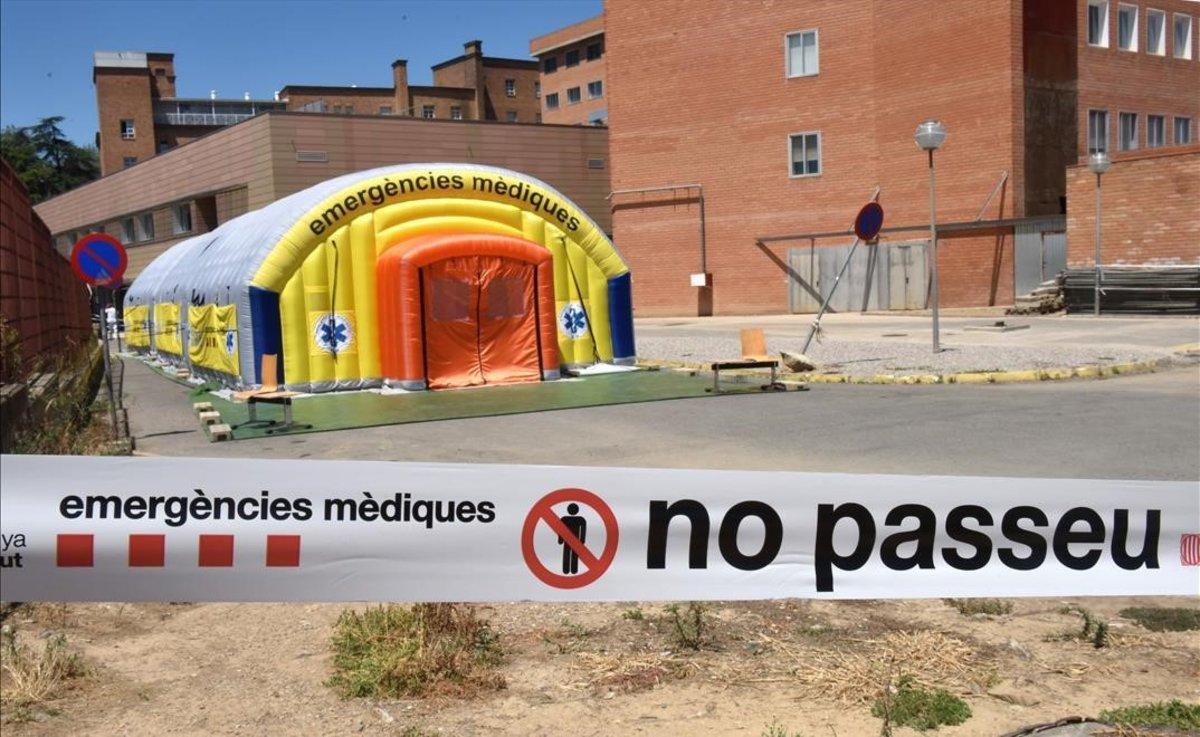 El hospital de campaña junto al Hospital Arnau de Vilanova, en Lleida, sin actividad, tras el anuncio del nuevo confinamiento de El Segrià.