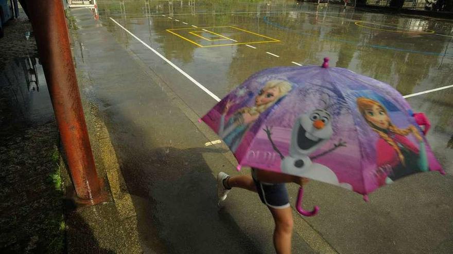 La comarca ha pasado en pocas horas de un calor propio del verano a una estampa otoñal. // Iñaki Abella