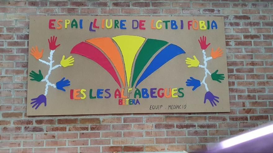 El Gobierno pondrá en marcha este verano el teléfono para la atención a las víctimas de LGTBIfobia