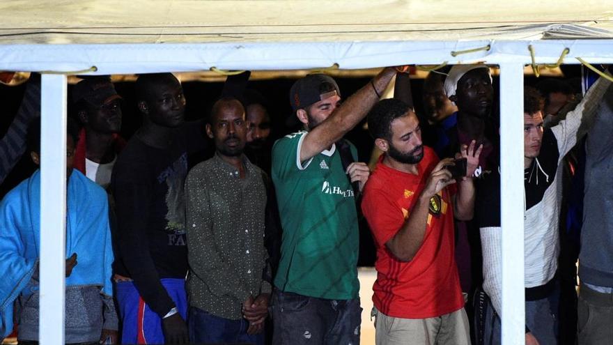 L&#039;Open Arms desembarca a Lampedusa els darrers 83 migrants a bord per ordre de la fiscalia italiana