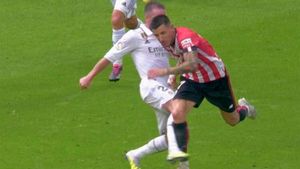 El momento de la entrada de Carvajal a Yuri a la altura