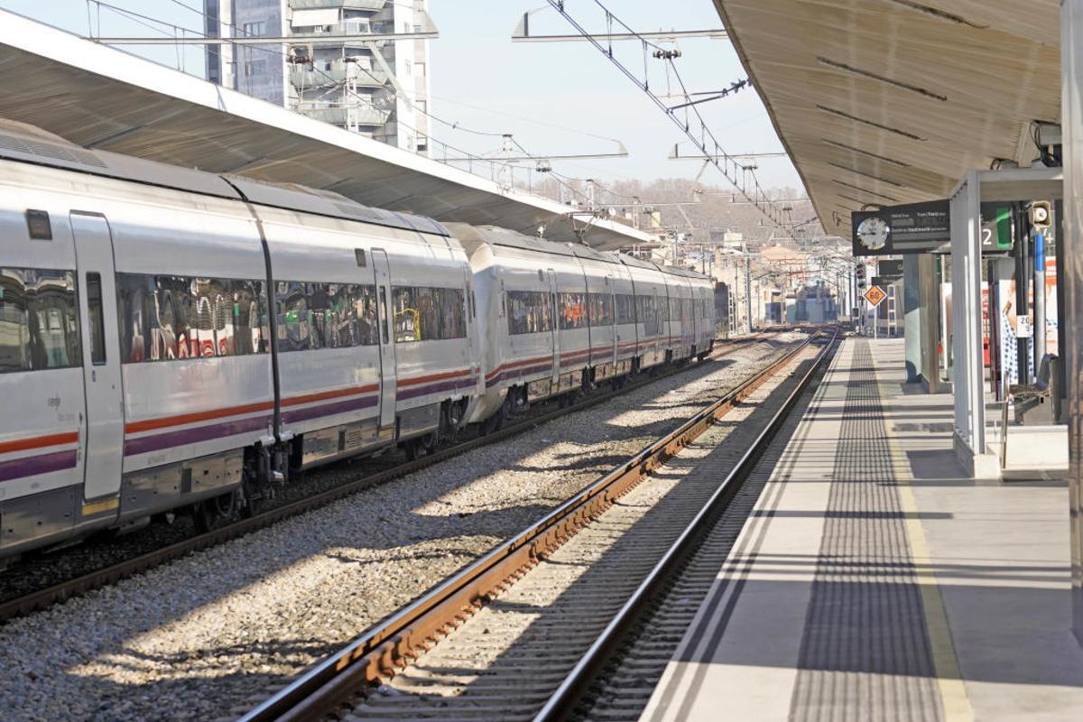 Un tren de la línia R11 en una imatge d'arxiu