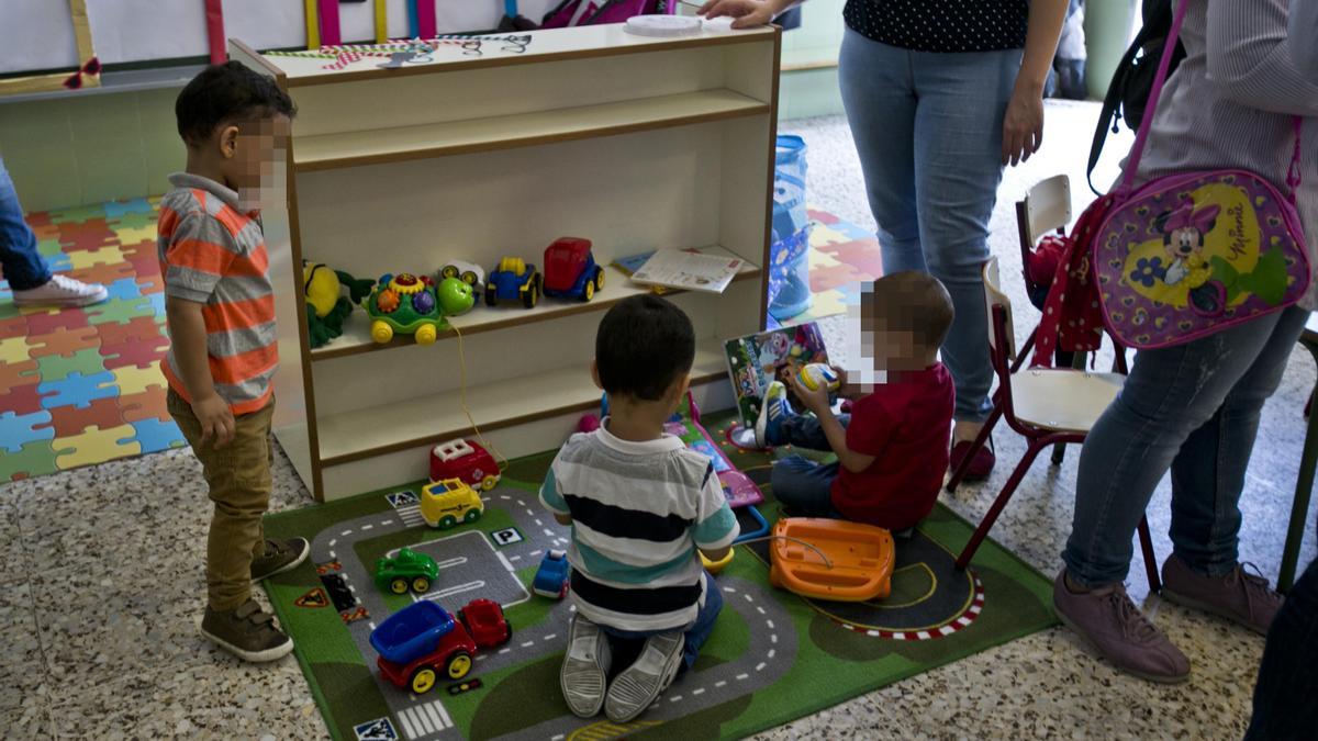 Los colegios de Elche contarán con dispositivos anti-atragantamiento para  niños de todas las edades