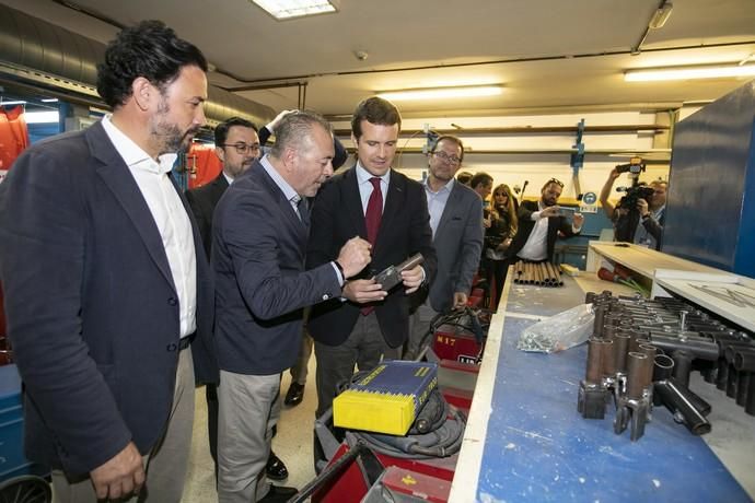 15.04.19. Las Palmas de Gran Canaria. El líder del PP y candidato a presidente del Gobierno, Pablo Casado, visita el centro de formación técnico-profesional del metal de Las Palmas de Gran Canaria, Femepa, acompañado por los dirigentes del partido en Canarias, Asier Antona y Australia Navarro. Foto Quique Curbelo  | 15/04/2019 | Fotógrafo: Quique Curbelo