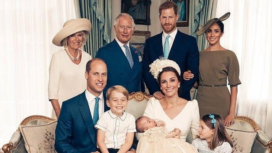 Una foto oficial de parte de la familia real británica.