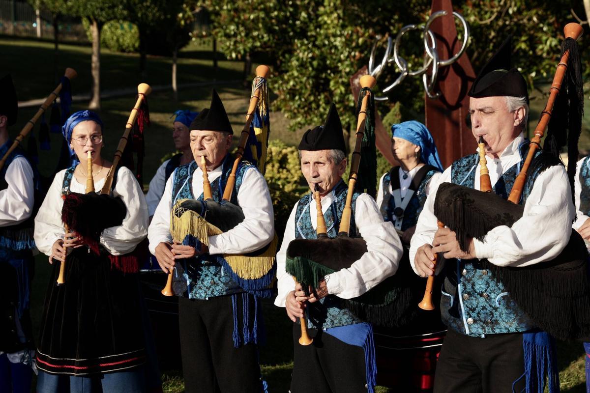 El Centro Asturiano de Oviedo abre sus fiestas con el pregón de la pediatra Lucía Galán El Centro Asturiano de Oviedo abre sus fiestas con el pregón de la pediatra Lucía Galán