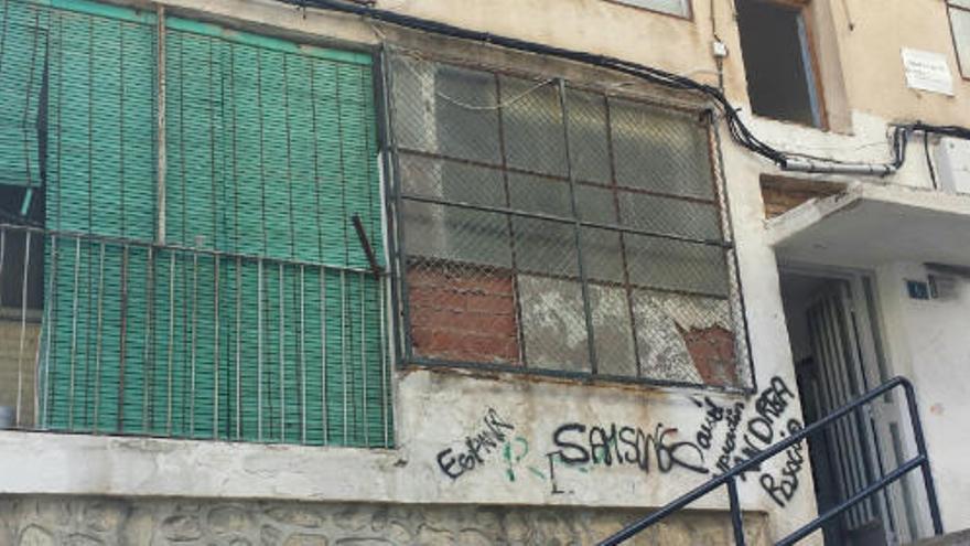 Vivienda de la calle Topacio de Alicante donde ha sido encontrado el cadáver