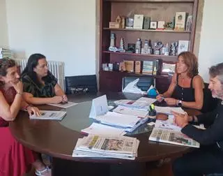 Ravella apoya a las familias críticas con el transporte escolar en el IES de Carril
