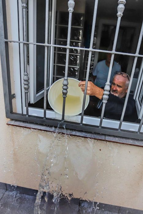 Inundaciones en Torrevieja. Avenidas y casas anegadas. Cien litros por metro cuadrado. Más de 30 intervenciones de Bomberos