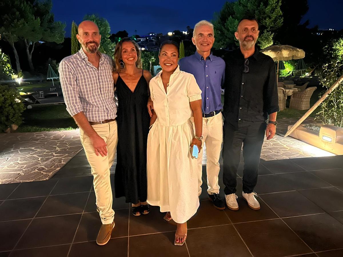 Francesca Rodríguez y algunos de los artistas