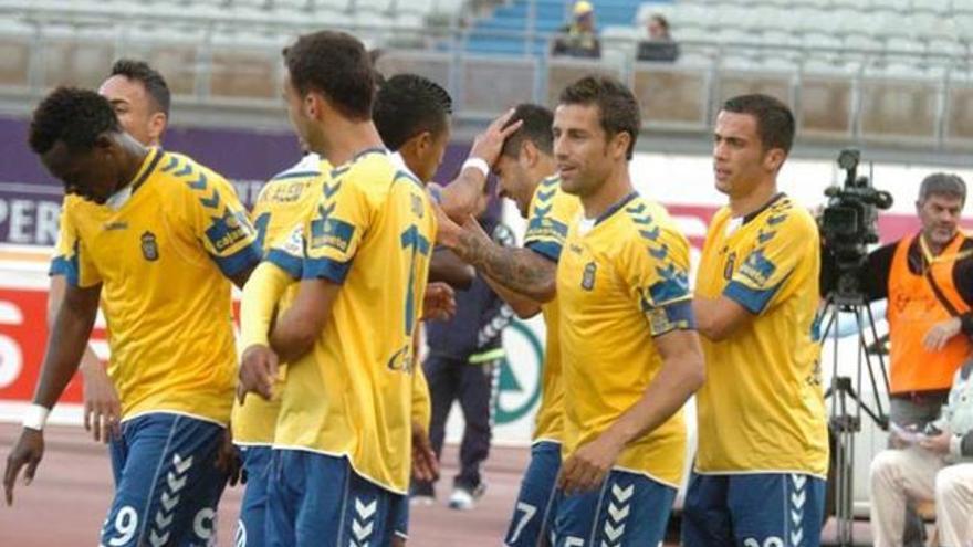 Los juagadores de la UD celebran un gol