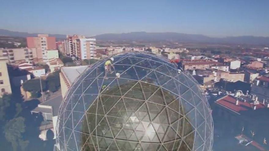 Espectacular vídeo de la neteja de la cúpula del Teatre Museu Dalí de Figueres