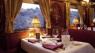 El tren de lujo que recorre Andalucía en vagones de la Belle Époque construidos para la aristocracia europea