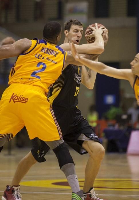 03/09/2016.DEPORTES .Partido de baloncesto amistoso entre el Iberostar Tenerife y el Herbalife Gran Canaria.