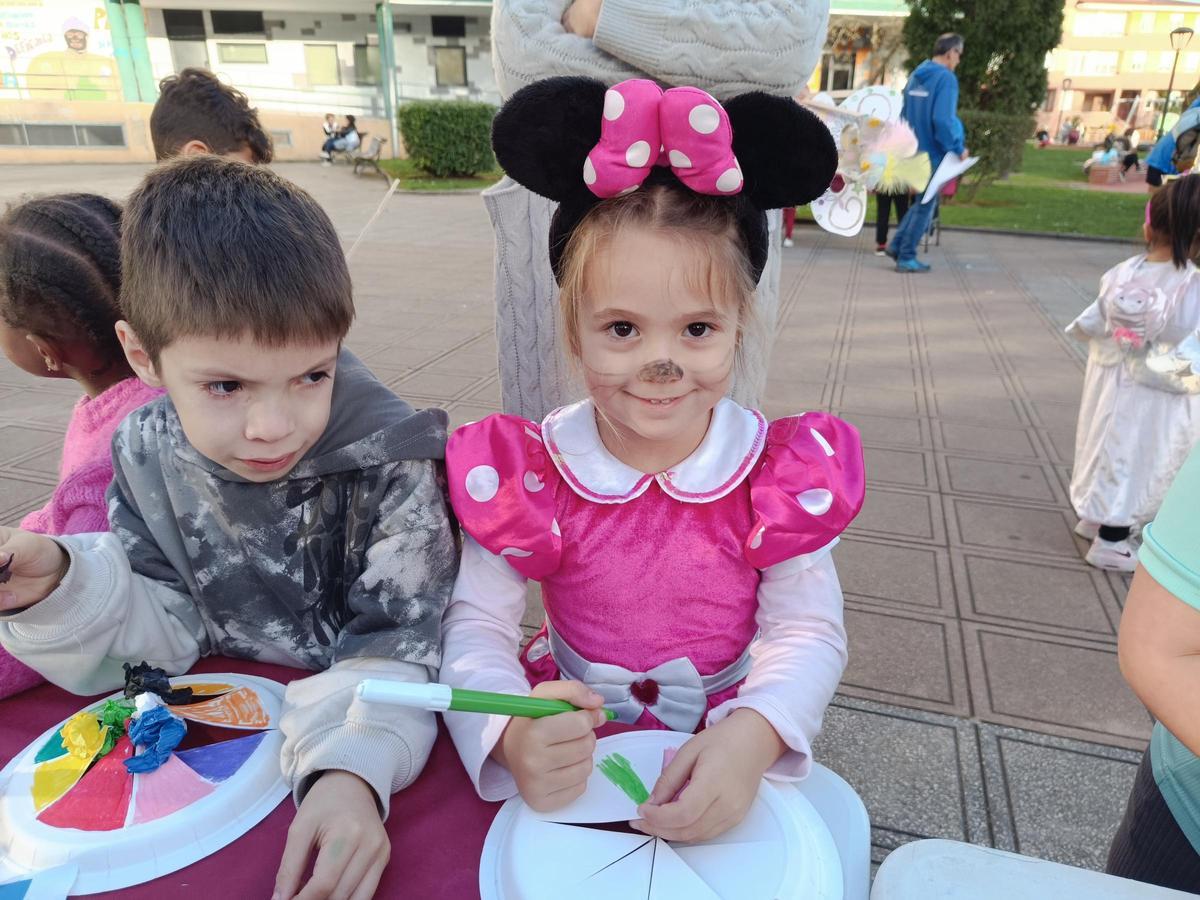 En imágenes: así son los talleres de carnaval de Llanera