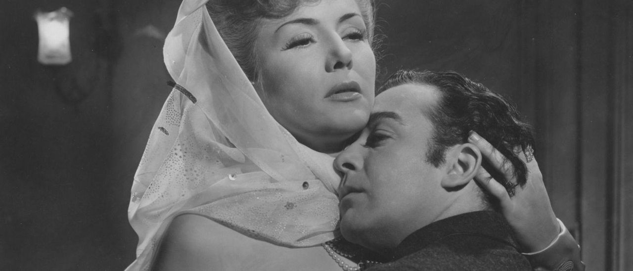 Mecha Ortiz y Roberto Escalada en “Safo, historia de una pasión” (1943).