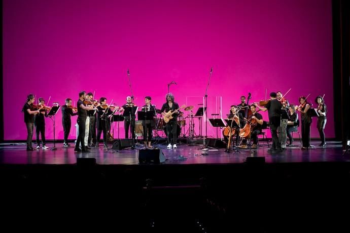 20-04-19 GENTE Y CULTURA. AUDITORIO ALFREDO KRAUS. LAS PALMAS DE GRAN CANARIA. Concierto Bach Rock. Clausura del International Bach Festival 2019 con un concierto de la orquesta del festival y el guitarrista Iñaki Antón, de Extremoduro  | 20/04/2019 | Fotógrafo: Juan Carlos Castro