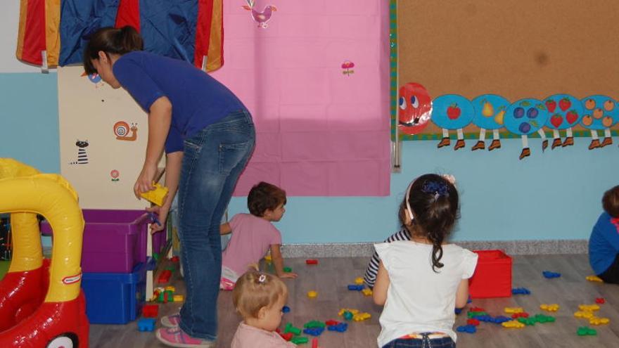 Aula de dos años en un colegio de Almoradí