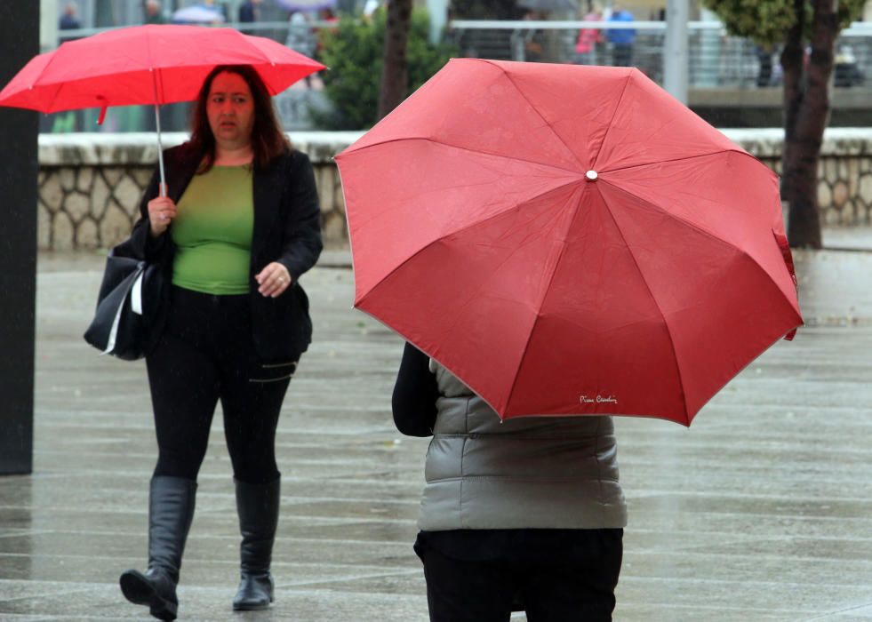 Fin de semana con lluvia y viento en Málaga