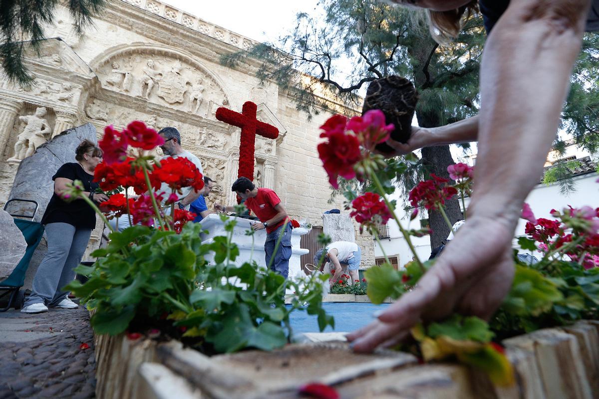 Ultiman los detalles de las Cruces de Mayo en Córdoba